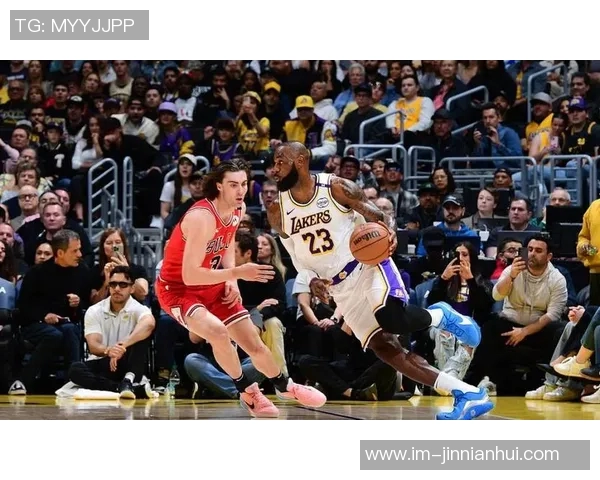 詹姆斯全能表现难挽球队颓势19投10中独砍29分却无力回天