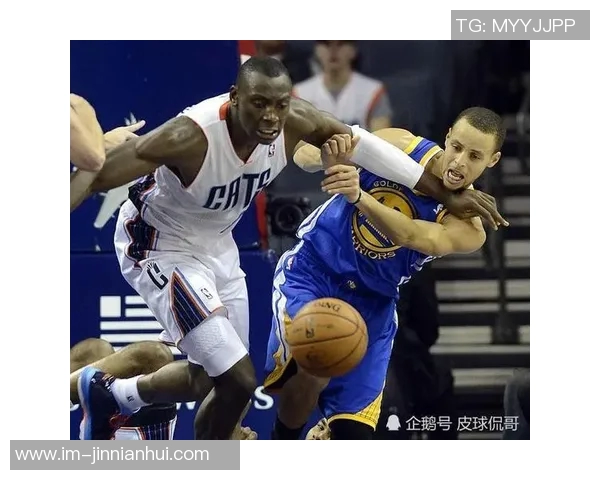 张佳玮分析库里战术变化先喂饱内线再展现外线威力 张佳玮分析库里战术变化先喂饱内线再展现外线威力